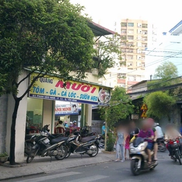 Không gian- Quán Ăn Mì Quảng Mười