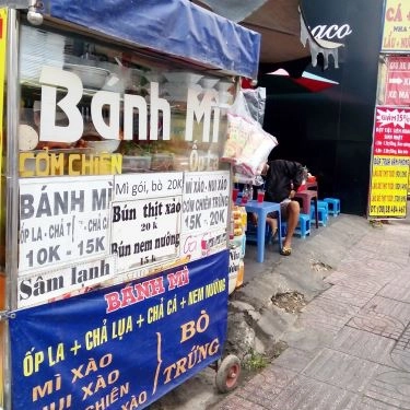 Không gian- Quán Ăn Mì Xào, Cơm Chiên & Bánh Mì