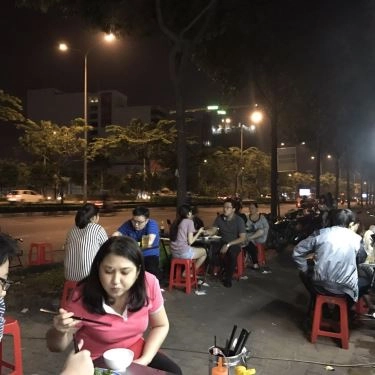 Không gian- Quán Ăn Mì Xào Giòn 192 - Điện Biên Phủ