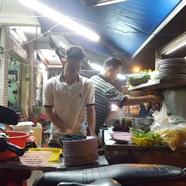 Không gian- Quán Ăn Mì Xào Giòn 192 - Điện Biên Phủ
