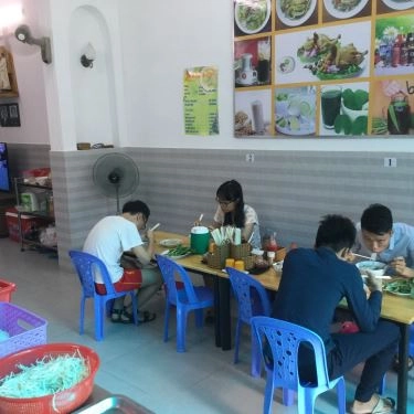 Không gian- Quán Ăn Miến Phở Gà 48