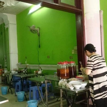 Không gian- Quán Ăn Cô Hương - Bún Bò & Mứt Huế