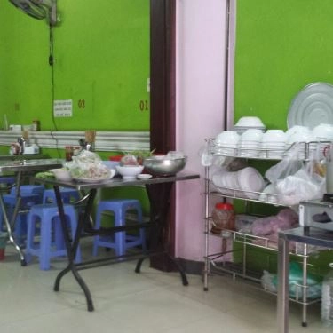 Không gian- Quán Ăn Cô Hương - Bún Bò & Mứt Huế
