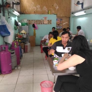 Không gian- Quán Ăn Năm - Hủ Tiếu Mì Gà & Miến Gà