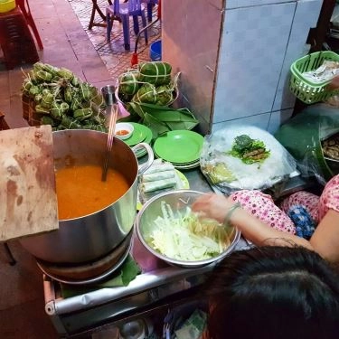 Không gian- Quán Ăn Nem Nướng Cuốn Sẵn - Thống Nhất