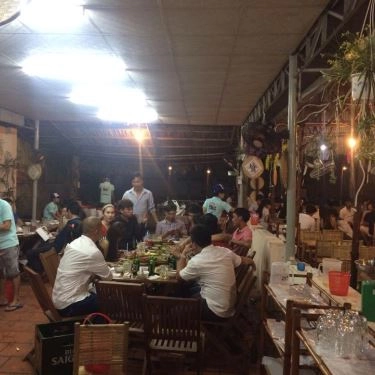 Không gian- Quán Ăn Ngộ Quán - Cách Mạng Tháng 8