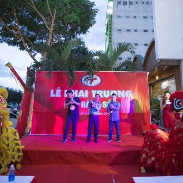 Tổng hợp- Nhà Hàng Số 5 - Dê Leo Núi & Gà Đi Bộ