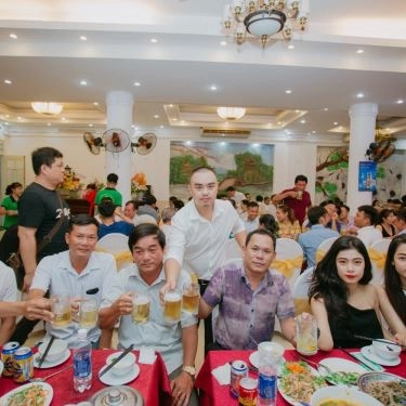 Tổng hợp- Nhà Hàng Số 5 - Dê Leo Núi & Gà Đi Bộ