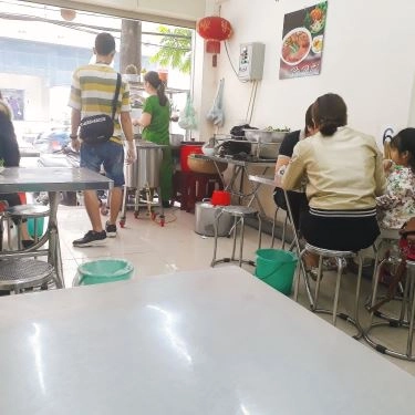 Không gian- Quán Ăn O Hoa - Bún Bò Huế