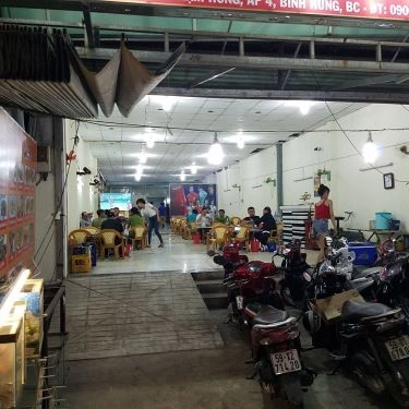 Không gian- Quán Ăn Bình - Ốc Chỉ, Nướng & Lẩu Hải Sản