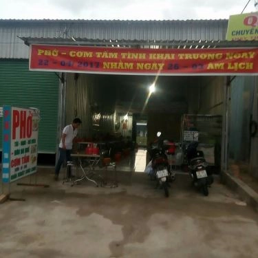 Không gian- Quán Ăn Tình - Phở, Cơm Tấm & Bún Bò Huế