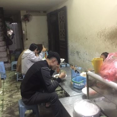 Không gian- Quán Ăn Phở Bò Gà & Bún Miến Ngan - Trương Định