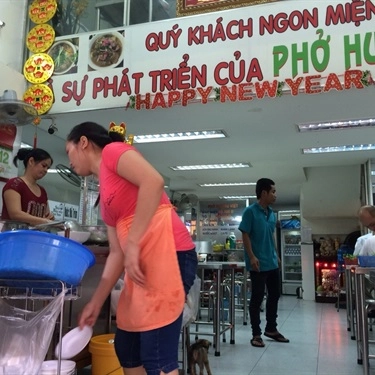 Không gian- Quán Ăn Phở Hương Việt - Nguyễn Đình Chiểu