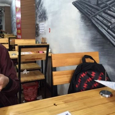 Không gian- Quán Ăn Tùng Gà - Phở Gà & Mì Gà Tần
