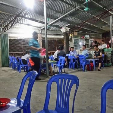 Không gian- Quán Ăn Phượng Mực - Trích Sài
