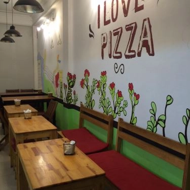 Không gian- Quán Ăn Pizza Trum
