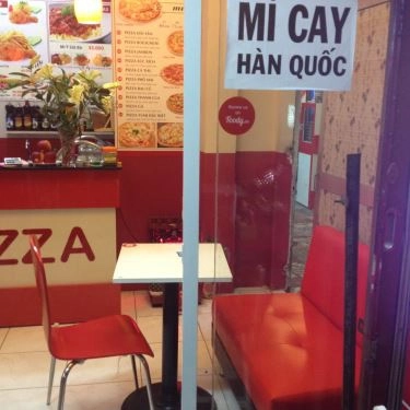 Không gian- Quán Ăn Pizza Yumi