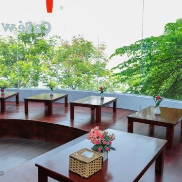 Không gian- Quán Ăn Punica Fastfood - Đường Ven Hồ