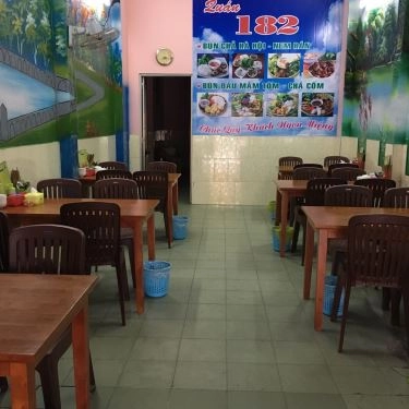 Không gian- Quán Ăn Quán 182 - Bún Chả Hà Nội & Bún Đậu Mắm Tôm