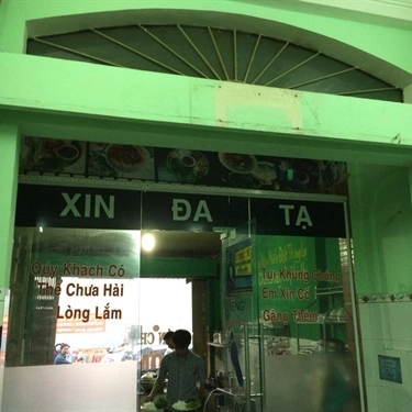 Không gian- Quán Ăn Hội Quán Ba Thằng Khùng - Bún Chả Hà Nội - Hoàng Hoa Thám