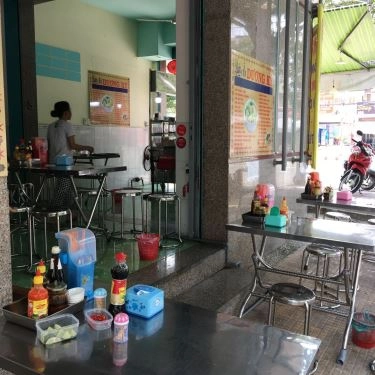 Không gian- Quán Ăn Dương Ký - Mì, Hủ Tiếu & Hoành Thánh