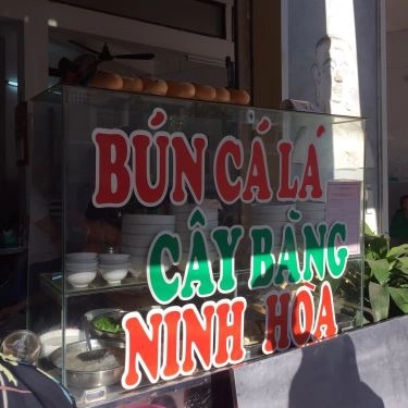 Không gian- Quán Ăn Hoà - Bún Cá Lá Cây Bàng