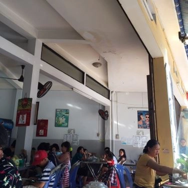 Không gian- Quán Ăn Hoà - Bún Cá Lá Cây Bàng