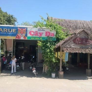 Không gian- Quán Ăn Hội Quán Cây Đa - Vịt Trời & Dê