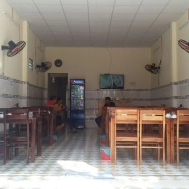 Không gian- Quán Ăn Quán Gà Ngon
