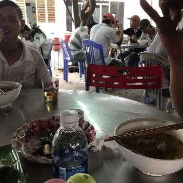 Không gian- Quán Ăn Quán Lệ - Bún Bò
