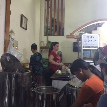Không gian- Quán Ăn Quán Ngon - Bún Chả
