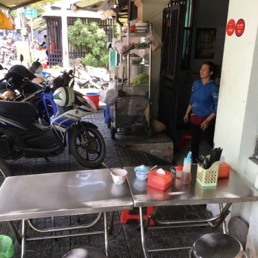 Không gian- Quán Ăn Quán 166 - Ốc & Bún Riêu