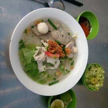 Món ăn- Quán Ăn Quyên - Hủ Tiếu Mì, Hoành Thánh & Sườn Kho