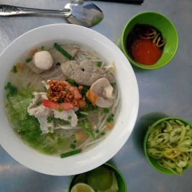 Món ăn- Quán Ăn Quyên - Hủ Tiếu Mì, Hoành Thánh & Sườn Kho