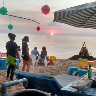 Tổng hợp- Quán Ăn Rory's Beach Bar