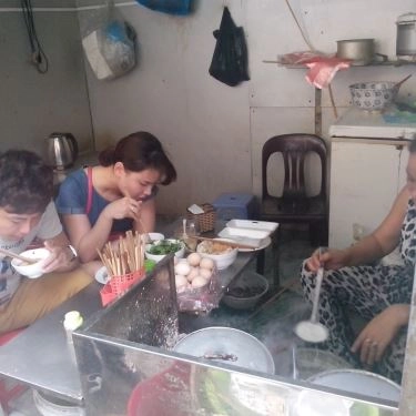 Không gian- Quán Ăn Thoan - Chả Mực & Bánh Cuốn Gia Truyền