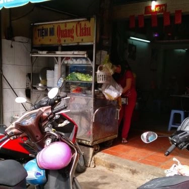 Không gian- Quán Ăn Tiệm Mì Quảng Châu