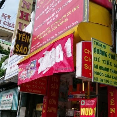 Không gian- Quán Ăn Tiệm Mì Quảng Châu