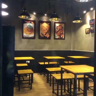 Không gian- Quán Ăn Tom Pizza