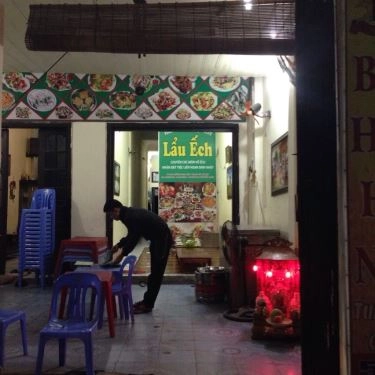 Không gian- Quán Ăn Tuấn Ếch Quán - Ngọc Hồi