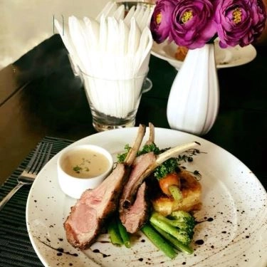 Professional- Nhà Hàng DOM - The Wine Bistro