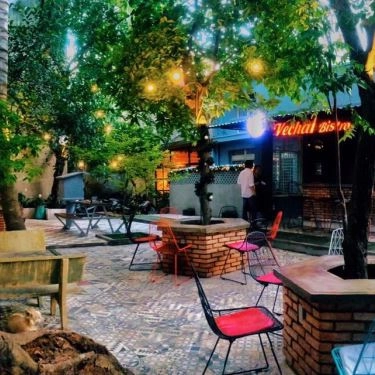 Không gian- Quán Ăn Vechai Bistro - Food & Drink