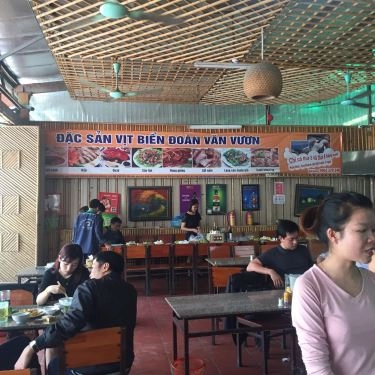 Không gian- Quán Ăn Nam Quán - Đặc Sản Vịt Biển Đoàn Văn Vươn