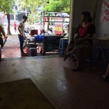 Không gian- Quán Ăn Yến Oanh - Bún Chả, Nem Cua Bể