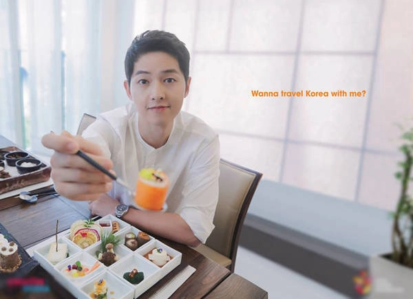 Ngoài các điểm đến du lịch, Song Joong Ki cũng tích cực quảng bá cho các món ăn đặc trưng Hàn Quốc như kim chi, kimbab... Ngoài các điểm đến du lịch, Song Joong Ki cũng tích cực quảng bá cho các món ăn đặc trưng Hàn Quốc như kim chi, kimbab...