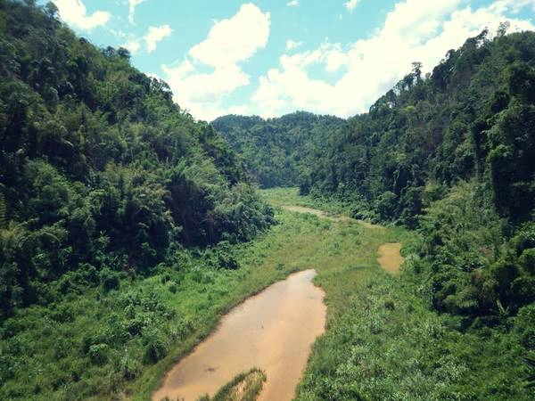 Từ thị xã Đồng Xoài, đi thẳng quốc lộ 14 khoảng 120 km, các bạn sẽ đến thị xã Gia Nghĩa, tỉnh Đăk Nông. Đến Gia Nghĩa khoảng 11h, tôi quyết định đi về TP Bảo Lộc, tỉnh Lâm Đồng. Và hành trình gian nan thật sự bắt đầu từ đây. Từ thị xã Đồng Xoài, đi thẳng quốc lộ 14 khoảng 120 km, các bạn sẽ đến thị xã Gia Nghĩa, tỉnh Đăk Nông. Đến Gia Nghĩa khoảng 11h, tôi quyết định đi về TP Bảo Lộc, tỉnh Lâm Đồng. Và hành trình gian nan thật sự bắt đầu từ đây.