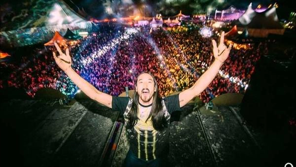 Việc Steve Aoki đến Việt Nam và cháy vé trong vài ngày bán, biến show diễn của anh thành lễ hội “ném bánh” (truyền thống riêng trong show của Aoki) đã đủ minh chứng để đo được độ nóng của các show diễn DJ tại Việt Nam trong thời gian này. Ảnh: Yan