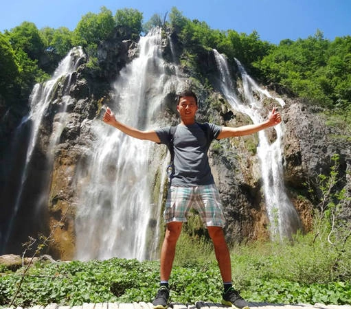 Anh Lâm ở hồ Plitvice, Croatia năm 2014. Anh Lâm ở hồ Plitvice, Croatia năm 2014.