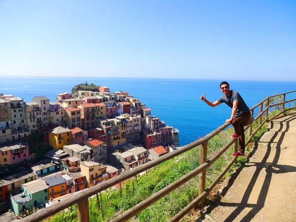 Anh Lâm ở Cinque Terre (Italy), gồm 5 làng chài xinh xắn, sặc sỡ sắc màu, dọc theo biển Liguria quyến rũ. Anh Lâm ở Cinque Terre (Italy), gồm 5 làng chài xinh xắn, sặc sỡ sắc màu, dọc theo biển Liguria quyến rũ.