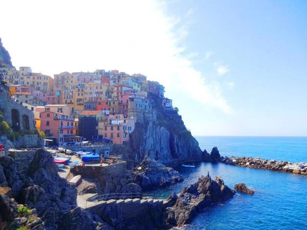 Cinque Terre nhìn toàn cảnh qua ống kính thầy giáo điển trai. Cinque Terre nhìn toàn cảnh qua ống kính thầy giáo điển trai.